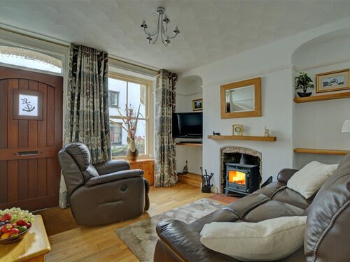 Nice Holiday Home in the Beautiful, Hilly Looe, Near the Sandy Beach