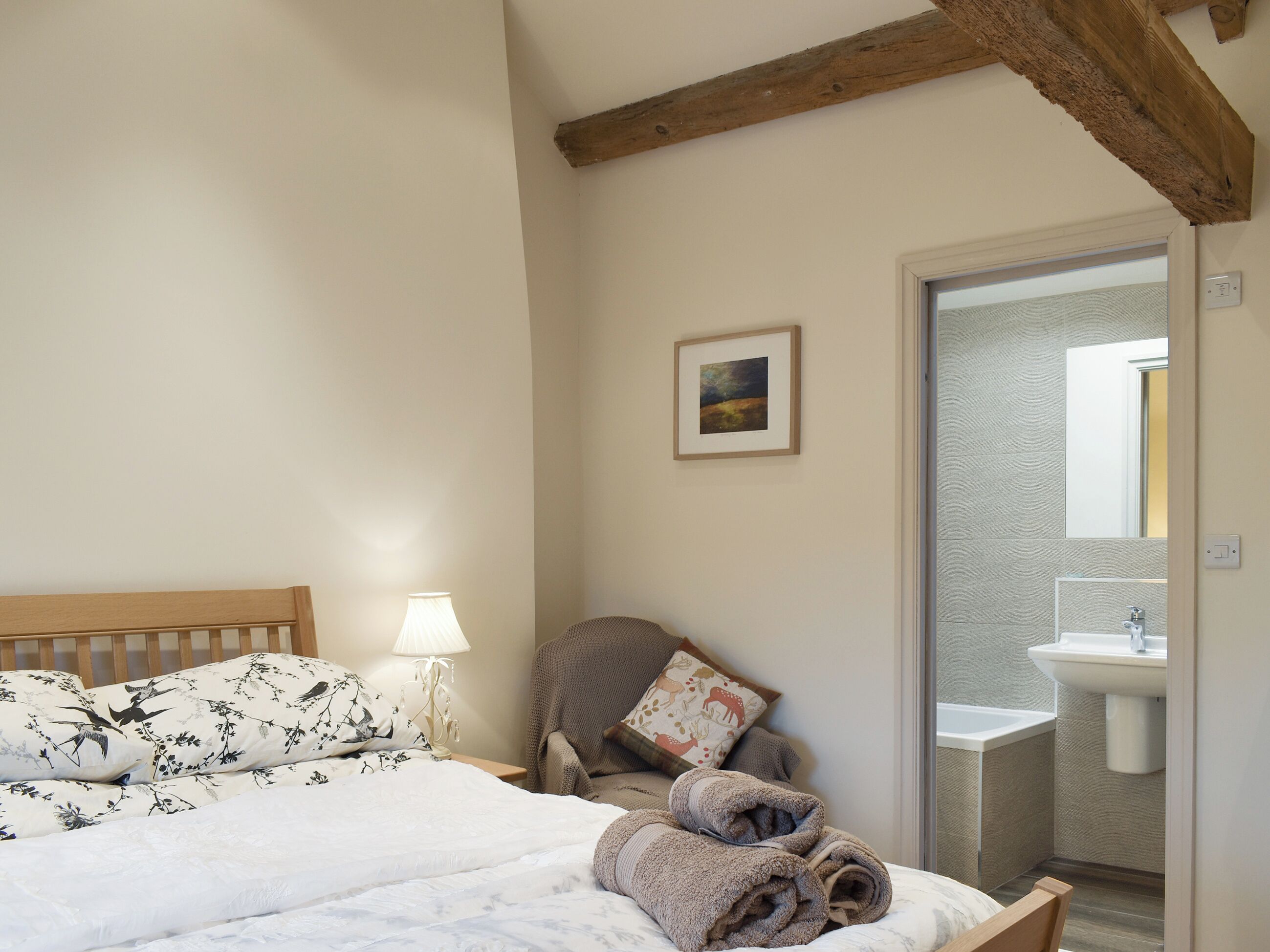2 bedrooms, WiFi (free), bed sheets