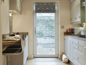 Dishwasher, cookware/dishes/utensils - 2 bedroom accommodation in Bamford, near Hope Valley (Bamford, near Hope Valley)