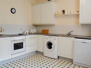 Dishwasher - 3 bedroom accommodation in Arbuthnott, near Stonehaven (Arbuthnott, near Stonehaven)