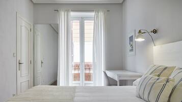 1 slaapkamer, een strijkplank/strijkijzer, gratis wifi, beddengoed