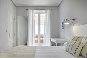 1 slaapkamer, een strijkplank/strijkijzer, gratis wifi, beddengoed