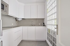 Kühlschrank, Mikrowelle, Ofen, Geschirrspüler
