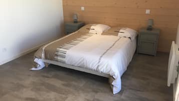 3 bedrooms, iron/ironing board, WiFi