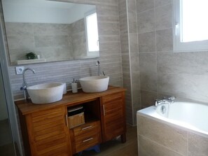 Bathtub - Recent house on the Arcachon basin (Biganos)