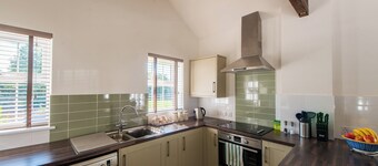 Chestnut Cottage - UK11846