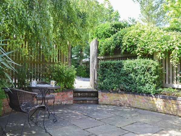 Outdoor dining - 1 bedroom accommodation in Slingsby, near Malton (Slingsby, near Malton)