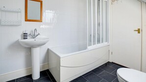 Unclassified image, 4 of 11, button - Swanky Holiday Home in Saint Merryn With Garden (Padstow)