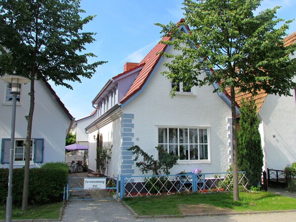 Exterior - Spacious Apartment in Warnemünde Germany With Barbecue (Rostock)