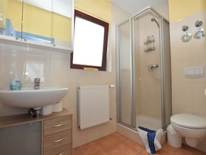 Apartment | Bathroom - Spacious Apartment in Warnemünde Germany With Barbecue (Rostock)