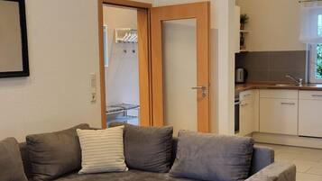 Rumah | Dapur pribadi | Kompor, mesin pembuat kopi/teh, dan kursi makan untuk bayi