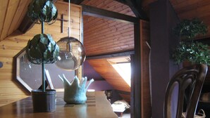 2 Schlafzimmer, individuell eingerichtet, Bettwäsche