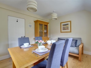 House | Dining - Gorgeous Holiday Home Overlooking the Spacious County of Weald of Kent (Maidstone)