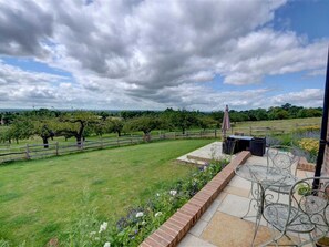 Balcony - Gorgeous Holiday Home Overlooking the Spacious County of Weald of Kent (Maidstone)