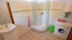 Hus | Badeværelse | Bruser, håndklæder