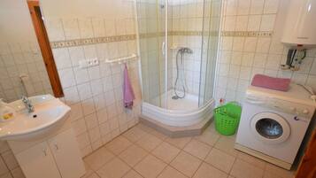 House | Bathroom | Shower, towels