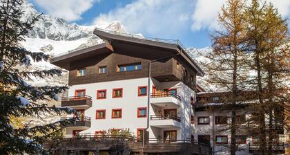 Matterhorn View Apartment in Breuil-Cervinia near Ski Area