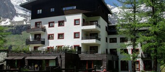 Matterhorn View Apartment in Breuil-Cervinia near Ski Area