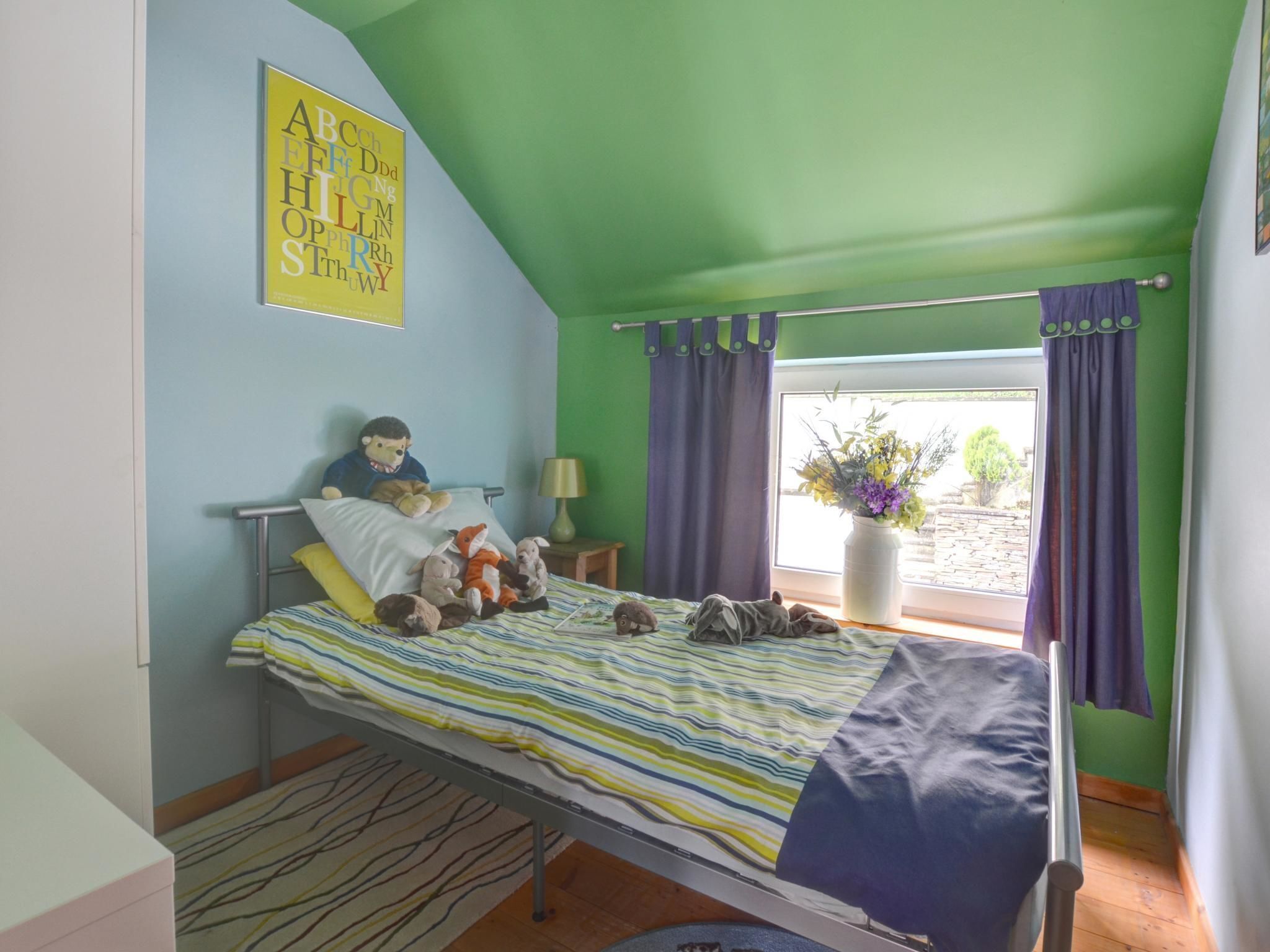 4 bedrooms, individually furnished, bed sheets