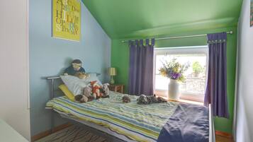 4 bedrooms, individually furnished, bed sheets