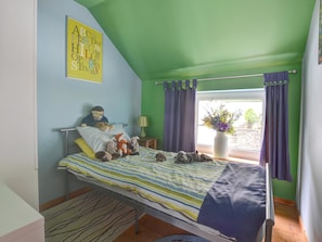 4 bedrooms, individually furnished, bed sheets - Semi Detached, Stone Built Holiday Home near Swansea & Brecon Beacons (Swansea)