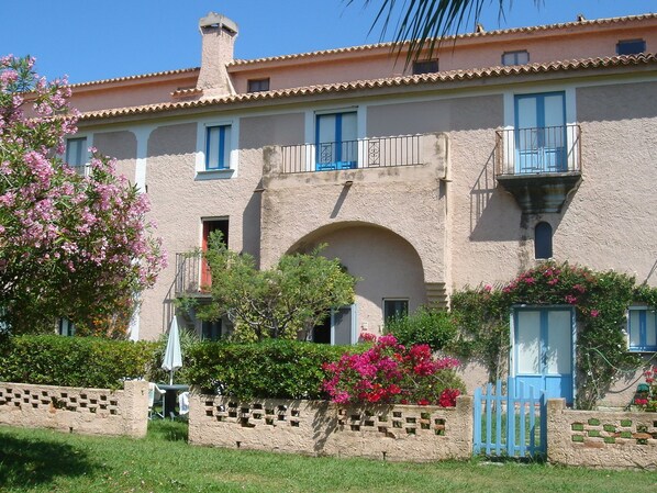 Exterior - Lovely Apartment on a Beautiful Property Near the sea (Scalea)