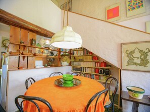 Dining - Lovely Apartment on a Beautiful Property Near the sea (Scalea)
