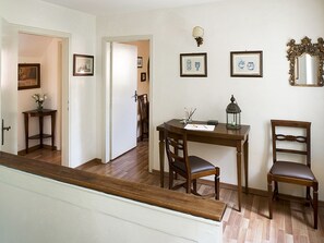 2 Schlafzimmer, Babybetten, Bettwäsche