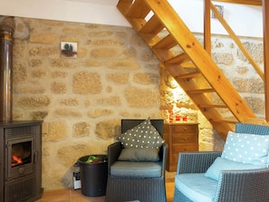 House | Living room | MP3 dock - Ideal Vacation Spot for two Families or a Group (Oliveira do Hospital)