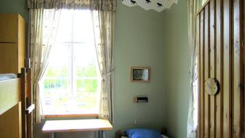 6 bedrooms, individually furnished