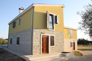 House | Exterior - Holiday Home in Novigrad With Private Pool (Novigrad)