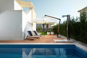 Villa | Pool | Indoor pool, outdoor pool