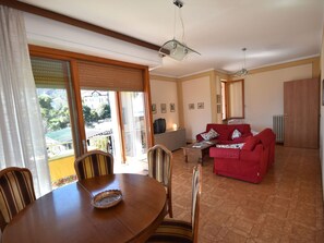 House | Dining - Spacious Retreat in Cannero (Cannero Riviera)