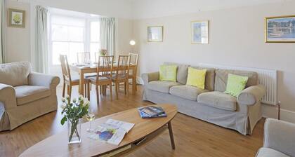 Bright Apartment in Center of Southwold near Beach & Pier
