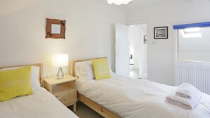 Unclassified image, 3 of 21, button - Bright Apartment in Center of Southwold near Beach & Pier (Reydon)