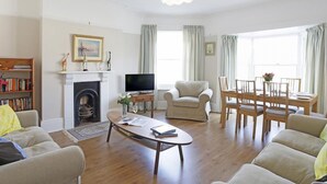Unclassified image, 5 of 21, button - Bright Apartment in Center of Southwold near Beach & Pier (Reydon)