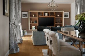 Villa | Dining