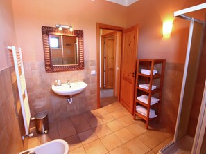Bathroom - Apartment in Montalto Near Lake and Pool (Montalto di Castro)