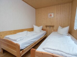 Bungalow | 2 phòng ngủ, trang bị nội thất với thiết kế riêng biệt