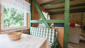 Bungalow | Dining