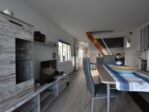 House | Dining - Bootshaus Direkt am See mit Eigenem Steg an der Ostsee (Sternberg)