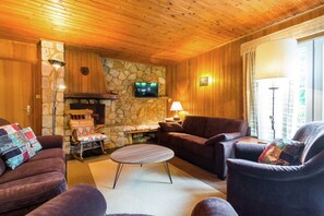 Chalet | Living room - Detached Chalet With Views of the Lake of Butgenbach in the Middle of Nature (Buetgenbach)