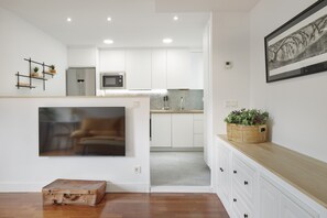 冷蔵庫、電子レンジ、オーブン、食器洗い機