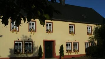 House | Bahagian luar