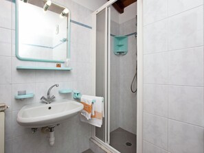 Bathroom - Relaxing Holiday Home With Swimming Pool,garden, Terrace,bbq (Abetone Cutigliano)