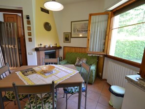 Dining - Refined Holiday Home in Popiglio With Terrace (San Marcello Piteglio)