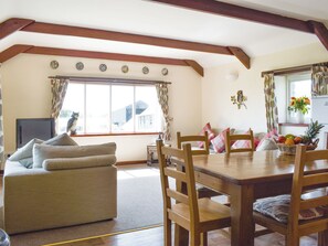 Living area - The Owl's Roost - UK12087 (St Endellion, near Port Isaac)