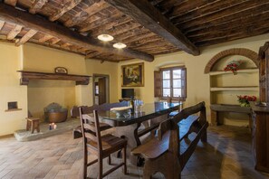 Villa | Dining