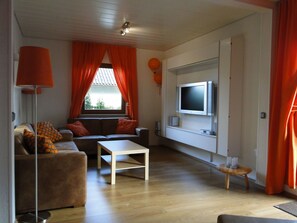 House | Living room | DVD player - Comfortable Holiday Home in Reimboldshausen With Terrace (Kirchheim (Hessen))