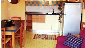 Private kitchen - Sun Drenched Residence with Pool in Rosolina Mare near Venice (Rosolina)